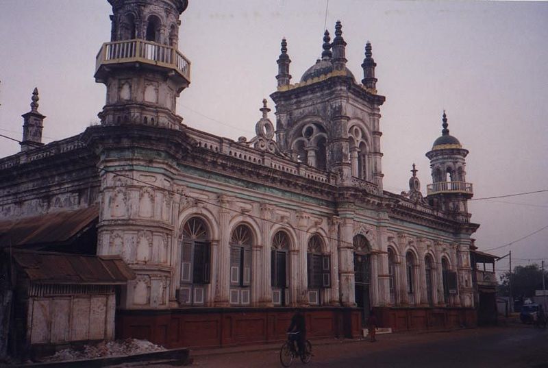 There aren't many Muslims left in Moulmein, but there are several surviving mosques, including the waterfront Kaladan Mosque, for Sunni Musl