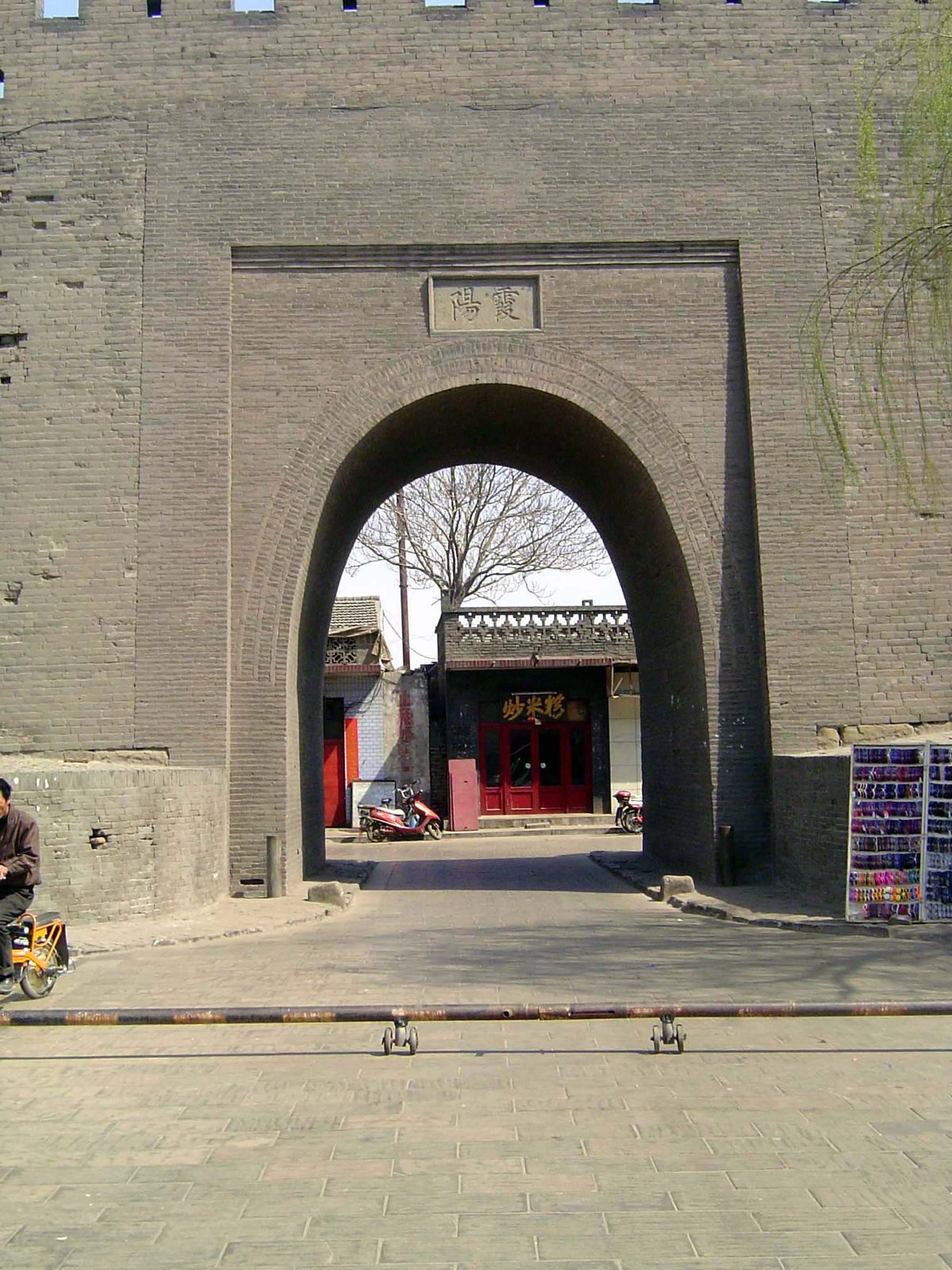 A simpler entrance nearby shows that the city is now organized to discourage vehicles with more than two wheels. The minute you pass inside,