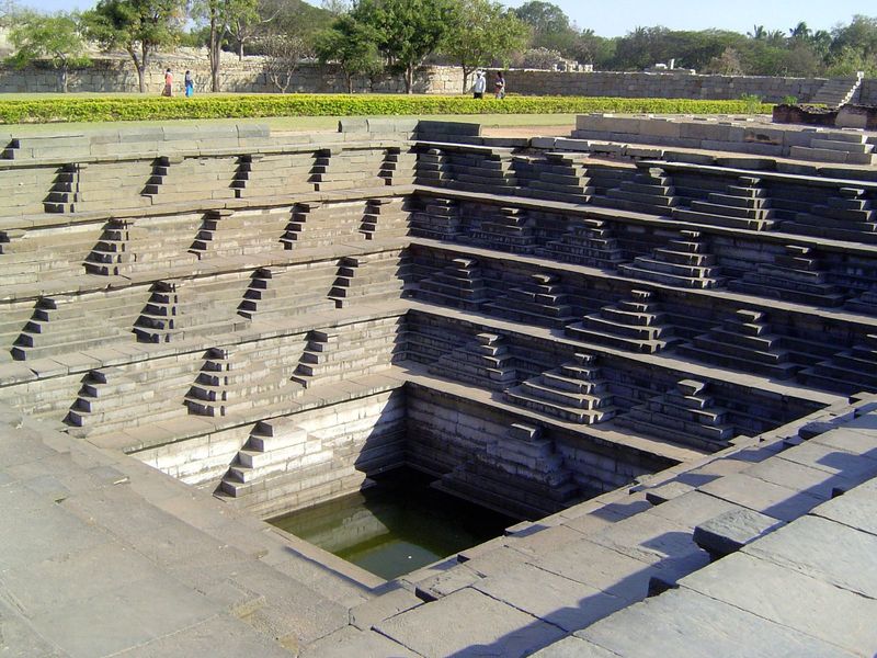 This wasn't a place to wash clothes, but its use is unclear. The very existence of the tank was only rediscovered in the 1980s, when archaeo