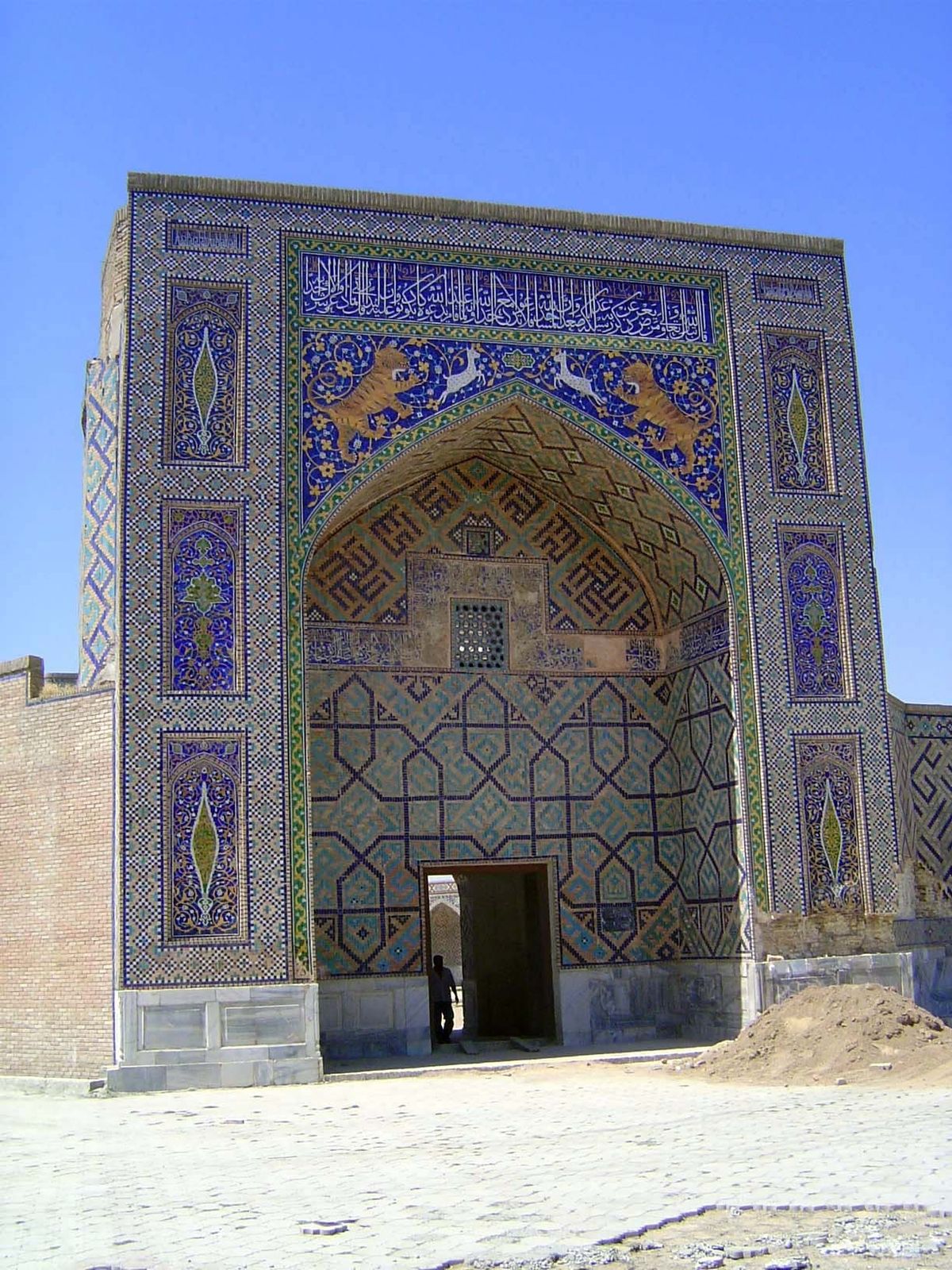 Heavily restored, its tigers echo the lions on the Registan's Shir Dor madrasa.