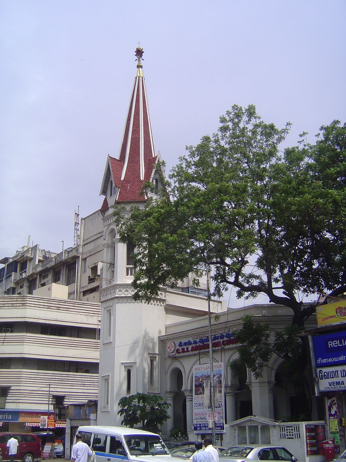 A much simpler church, Anderson's Church on Bose Road was completed in 1859 for the then-adjoining Madras Christian College. It is named for