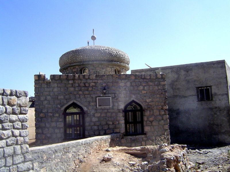 The Seiq mosque, interesting for its dome, its unfinished exterior and, even more, its interior.