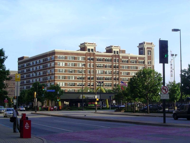A warehouse gets the same treament. It's the Higginbothan sometimes spelled Higginbotham-Bailey Building begun in 1914, expanded at least tw