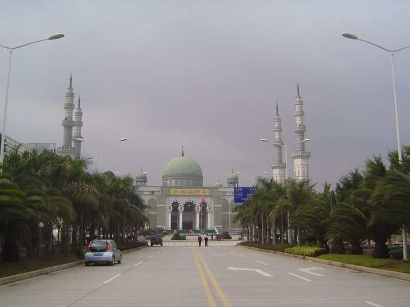 Just off that expressway there's this new mosque.