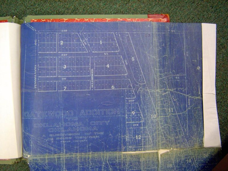 Here's the plat, dated 1922 and designed by Warren Moore. In a previous folder, we met him back in Lincoln Terrace. We're about to look at 2