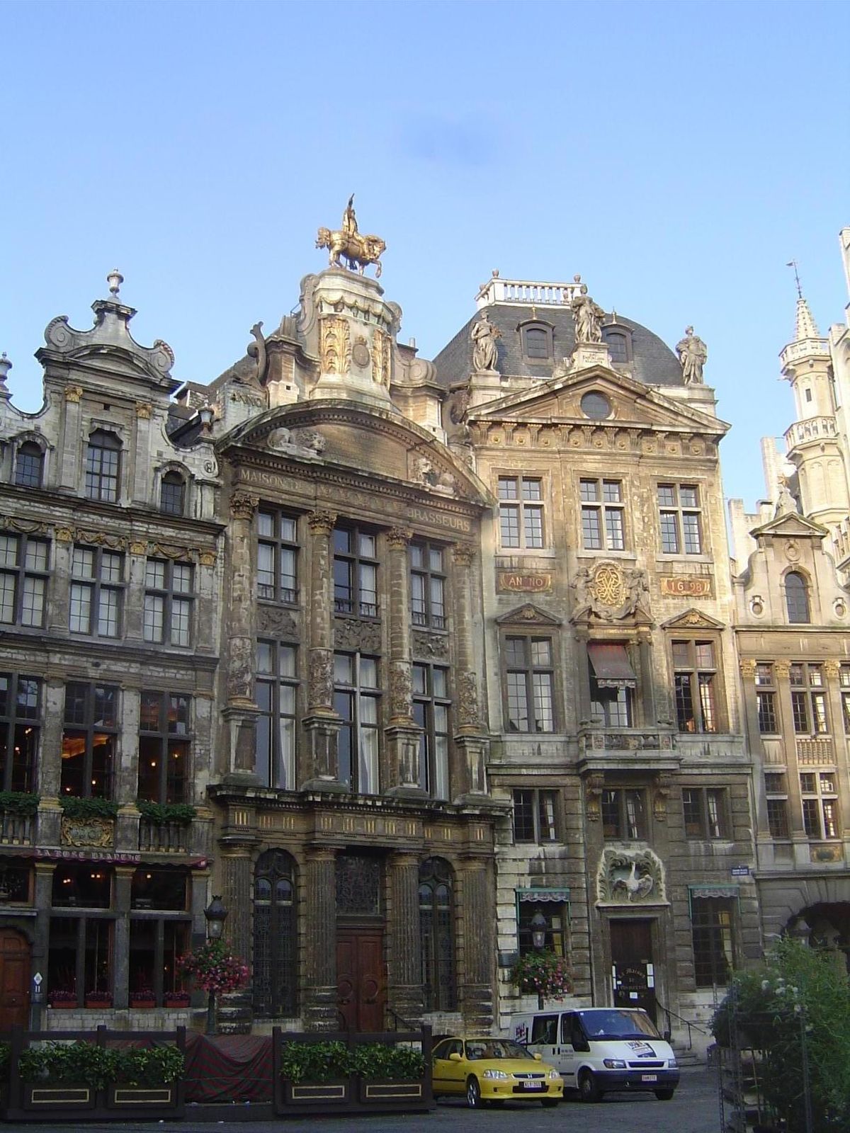 Here's De Roose and the Gulden Boom again, followed by De Zwaan or Swan, which was the guild hall of butchers, and the Star, which served ju