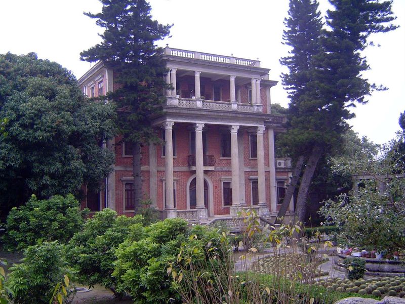 In nearly solitary grandeur, this house was built in 1926 by Li Qingquan, also a businessman in the Philippines.
