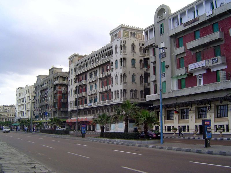 Back a block from the water. In 1907 the population was 330,000. That included 60,000 Europeans, of whom 24,000 were Greeks and 16,000 Itali