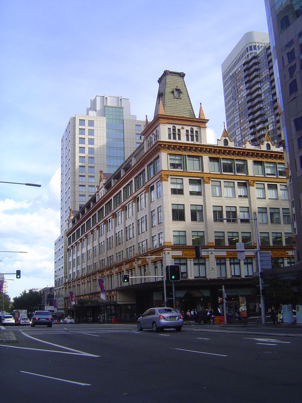 Mark Foy built Sydney's first department store with natural lighting. That was 1909, although until 1928 the building had only two stories. 