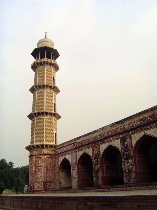 Do the chevrons on the minaret seem odd, even unattractive? No wonder! Syad Muhammad Latif, in Lahore: Its History, Architectural Remains an