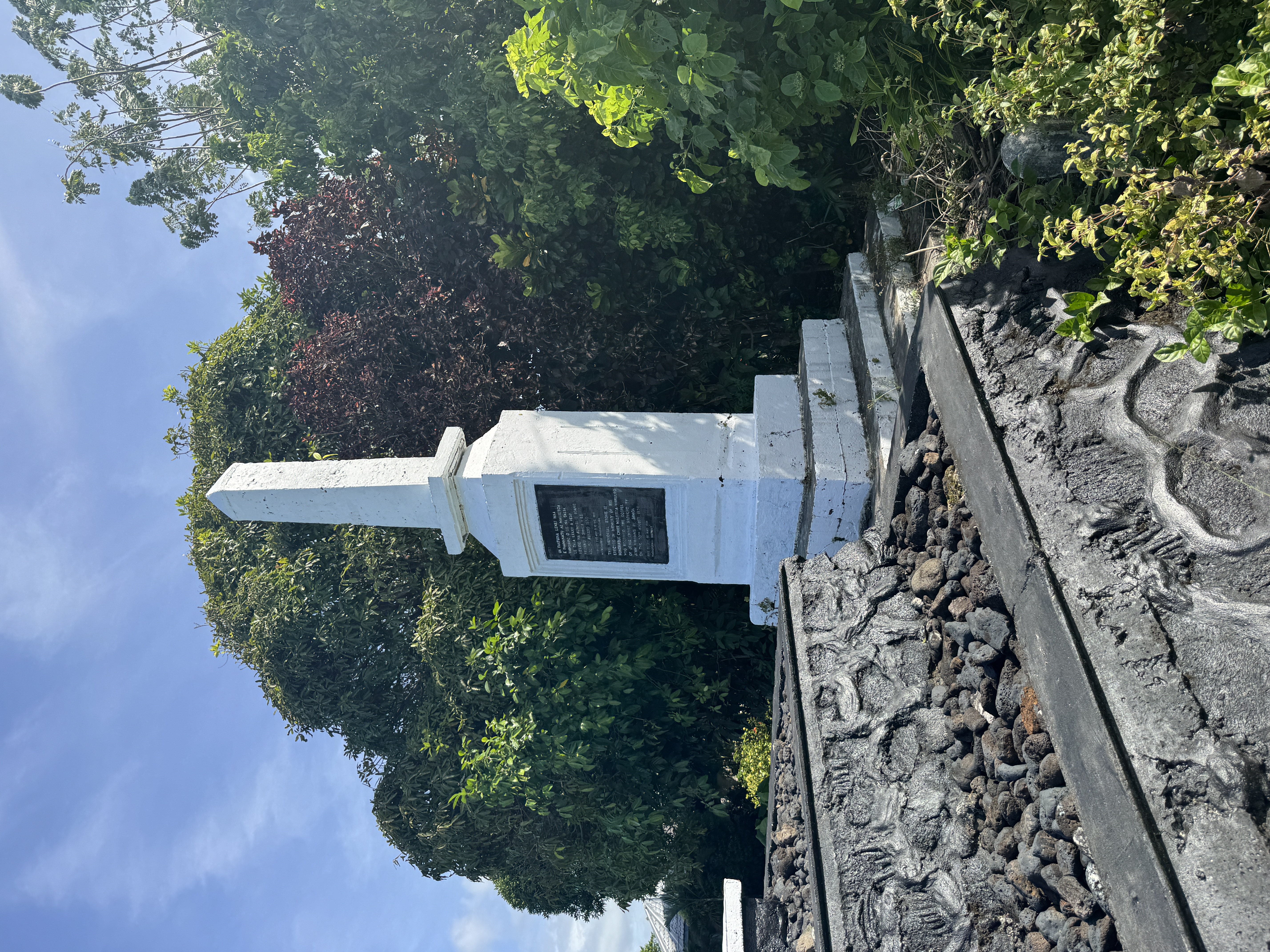 Across the road there's a monument to Malietoa Vaunuupo 1765-1841, the Samoan chieftain whose conversion started the tide.