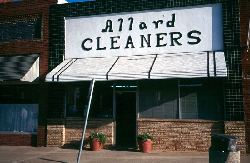 A handsome font helped this business survive from 1928 until about 2015. Since then, the building has housed at least two Mexican restaurant