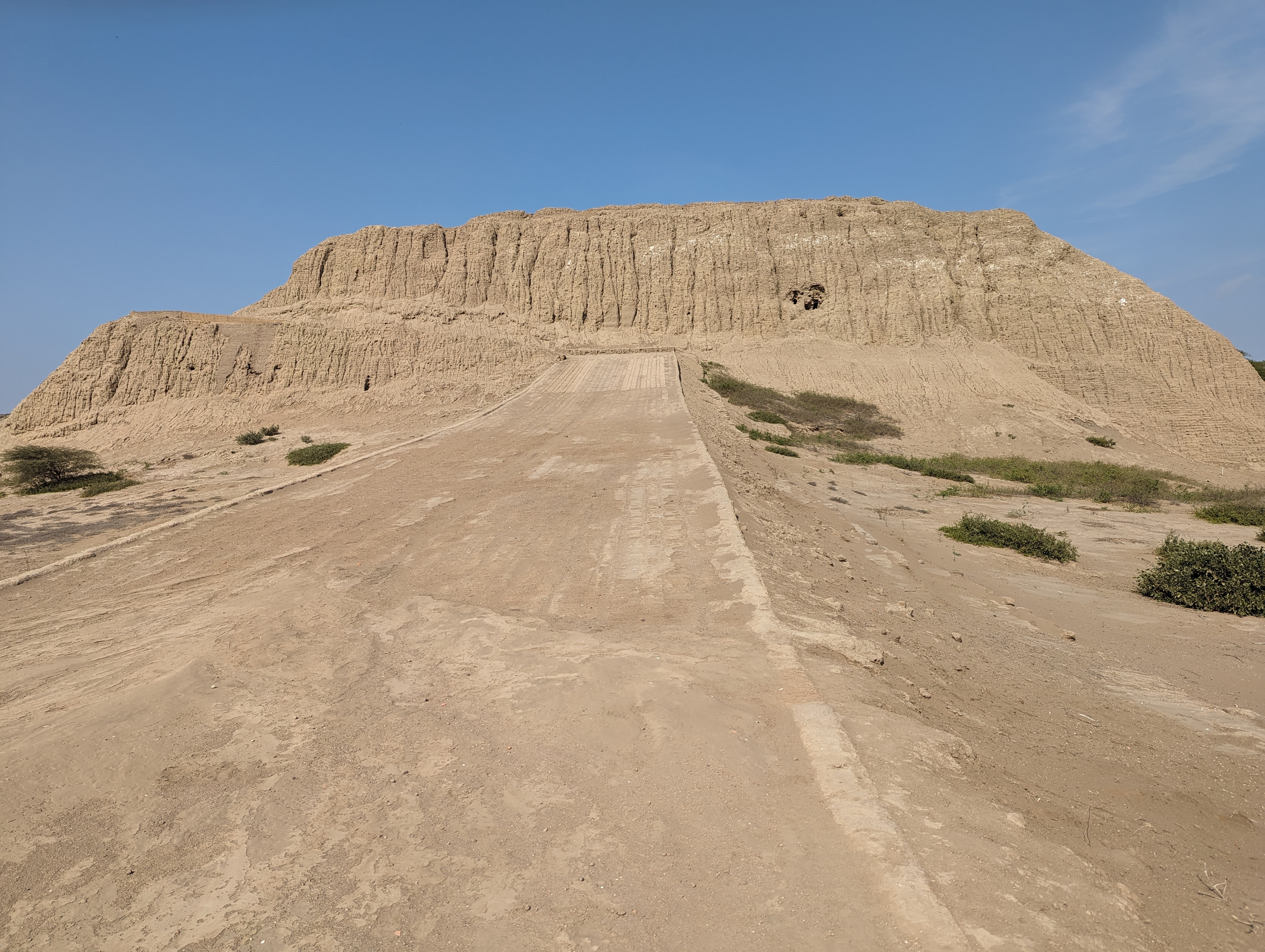 Easy to climb, thanks to a wraparound ramp.