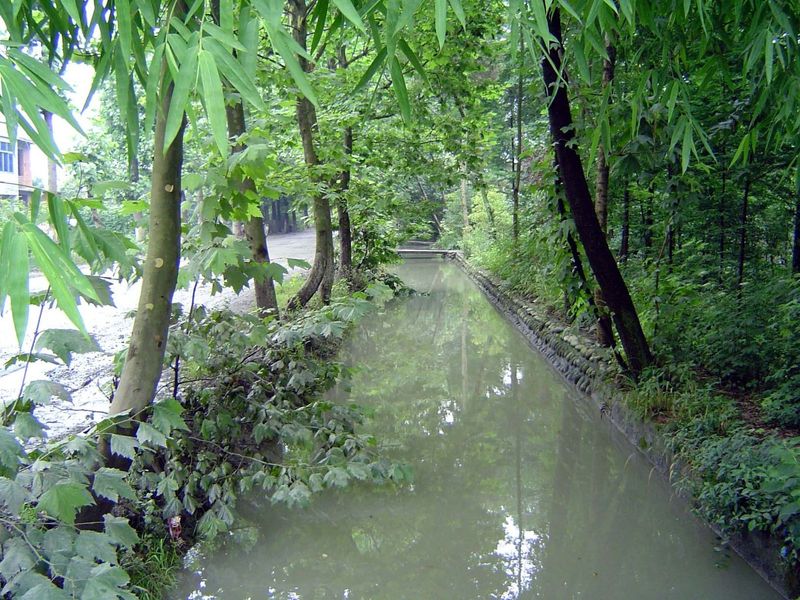 Thousands of Chinese visit Dujiangyan every day in good weather. They're less likely to wander downstream into the irrigated area. Yet the p