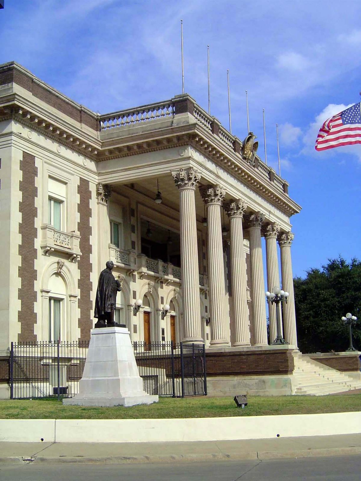 So, too, does the contemporaneous Scottish Rite Temple a block away.