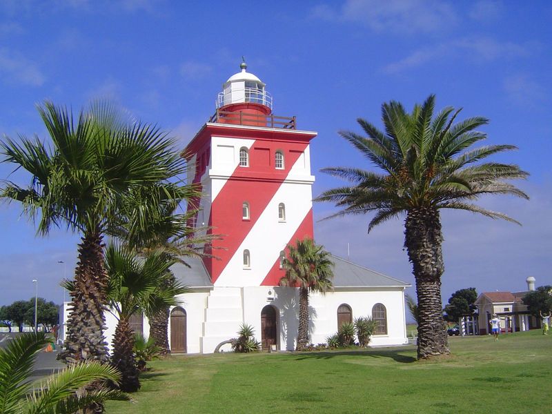 A mile more and we're at the Green Point light, from 1824, though the lantern dates from 1865 and electricity came only in 1929.