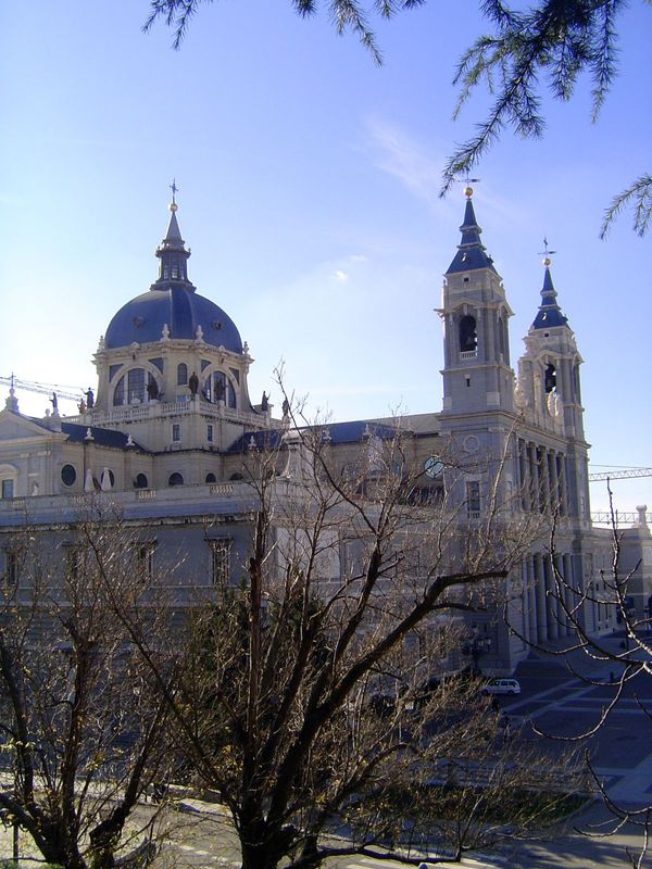 We've arrived at 9 o'clock and the Almudena Cathedral. The name refers to the Virgin of Almudena, which is interesting because that name com