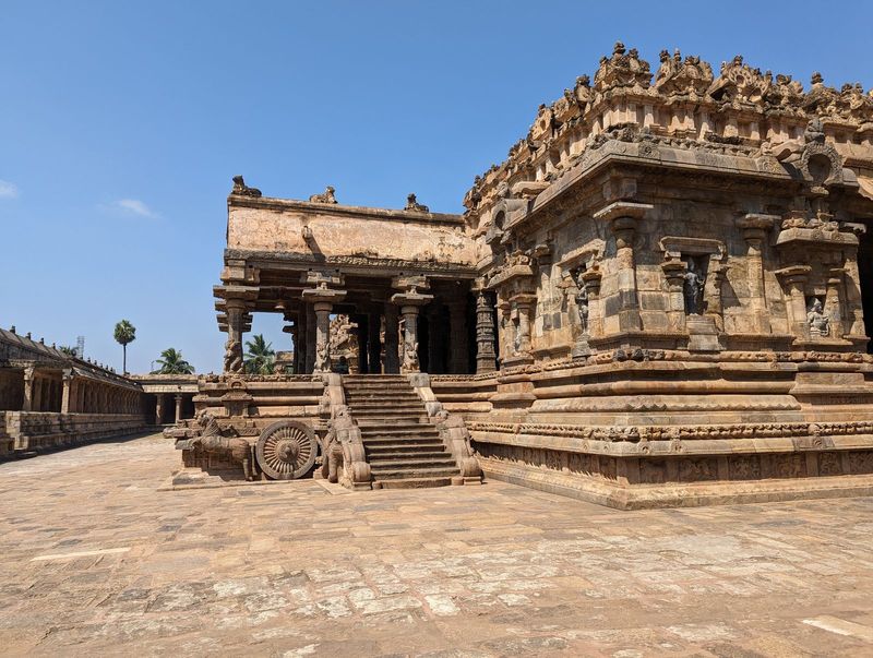 An eminent student writes that "the temple at Darasuram is the most evocative in Chola art..." Calembus Sivaramamurti, in 5000 Years of the 
