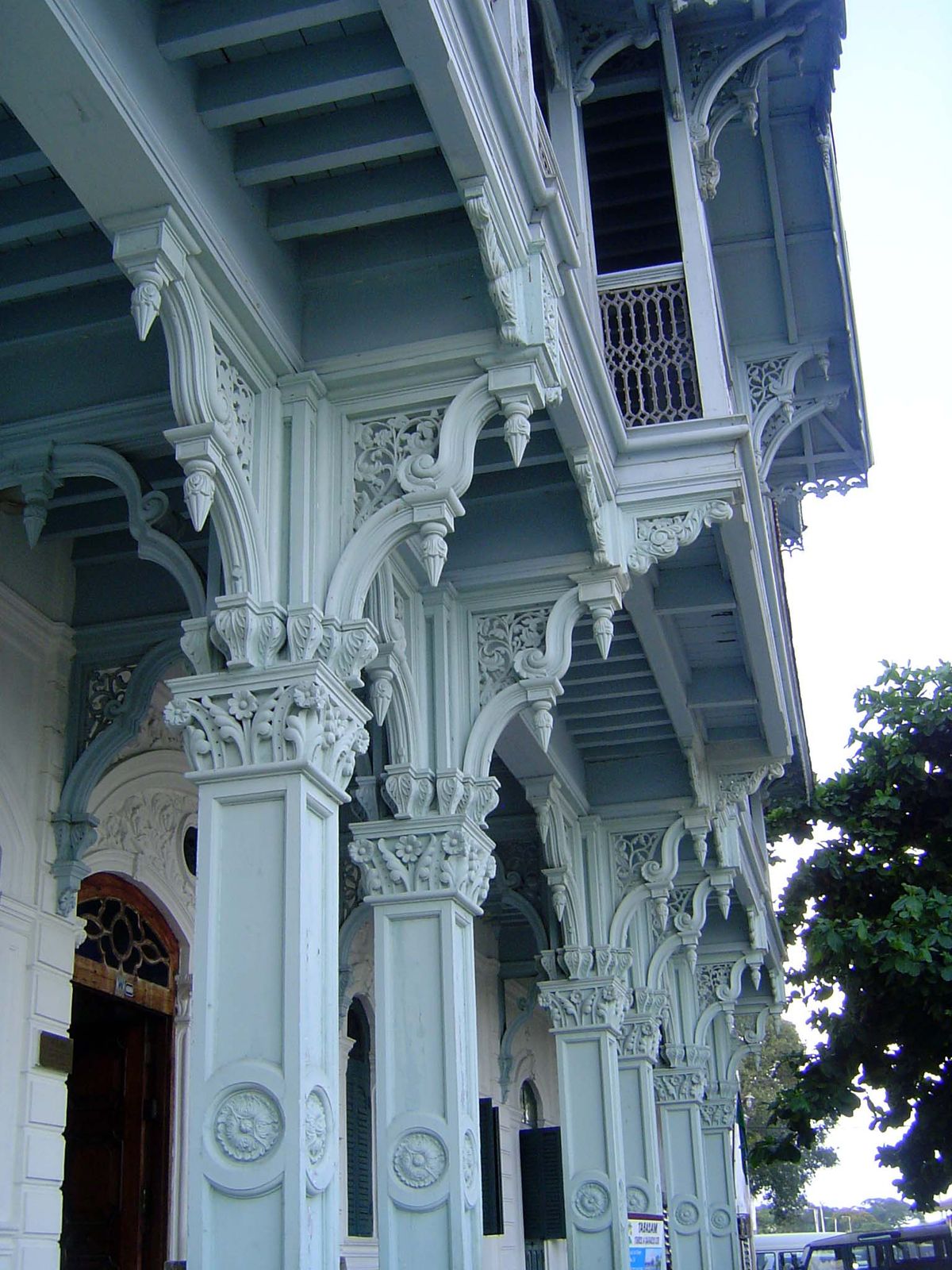 Detail of the capitals.