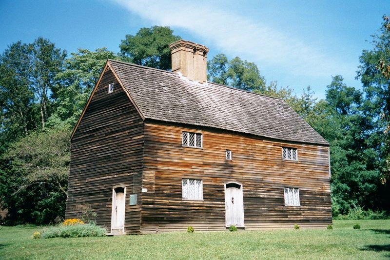 Nearby, some pioneer buildings are preserved as a museum.