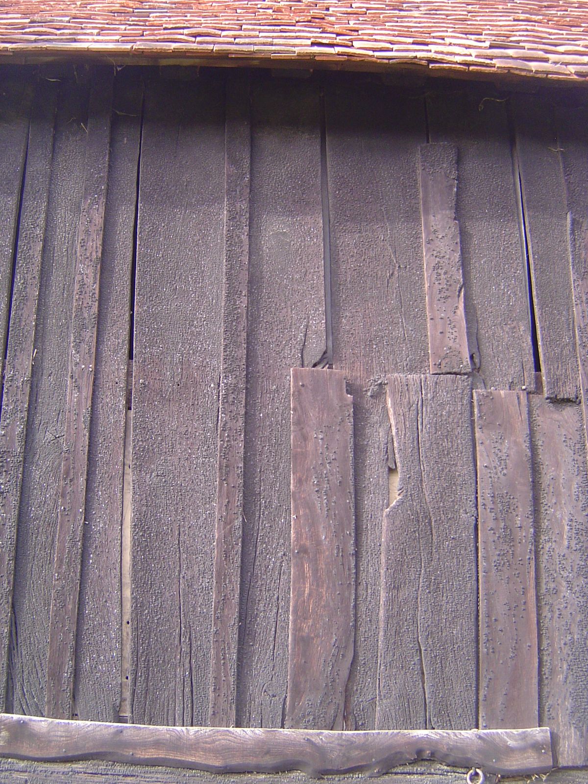 Much tarred walls.
