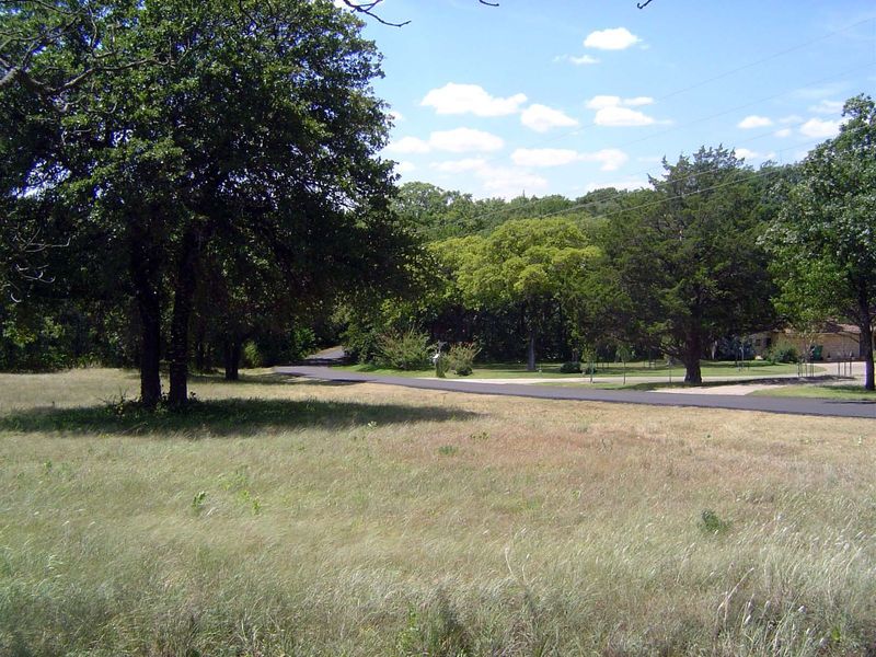 Here's the circumferential road. We're less than a dozen miles from downtown.