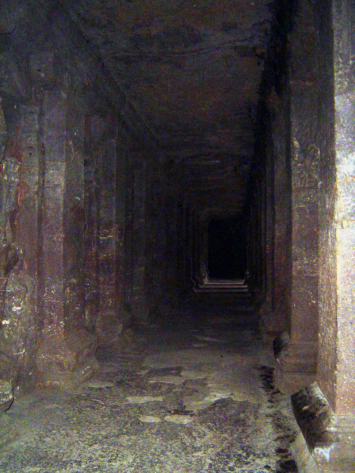 The dark gallery around the back wall. Looks rather bare, but looks can deceive.