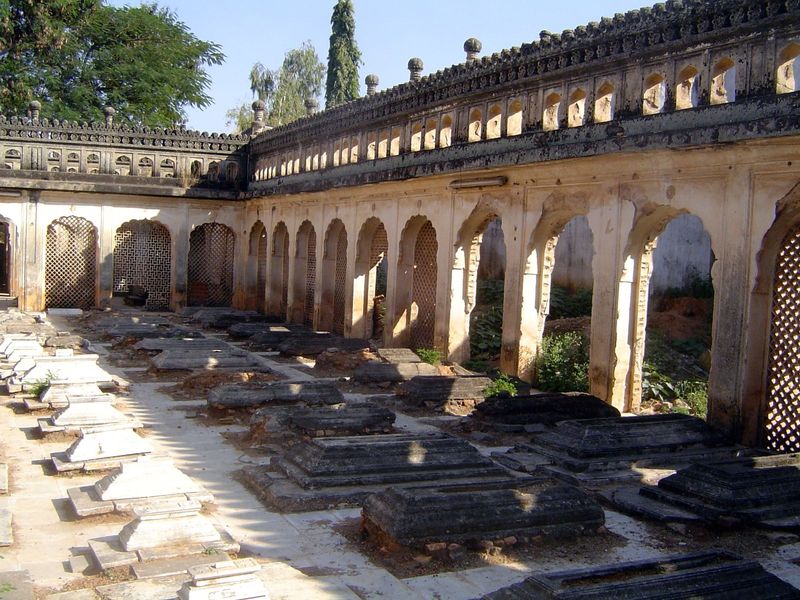 Opposite is a small cemetery of the Paigah children who died young; it's called Khavas Pura.