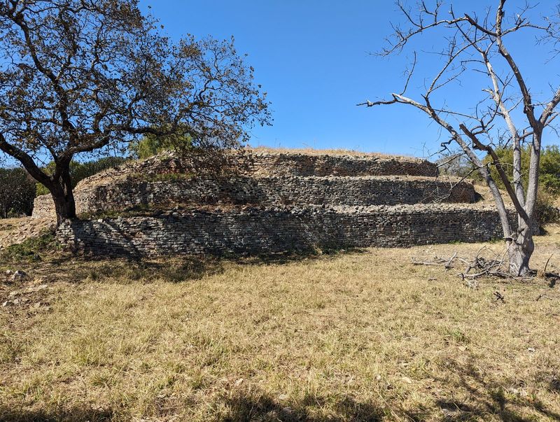 It's the Rozvi capital, running from the late 1600s to the arrival in the 1830s of the Ndebele. David Randall-Maciver wrote that "the natura