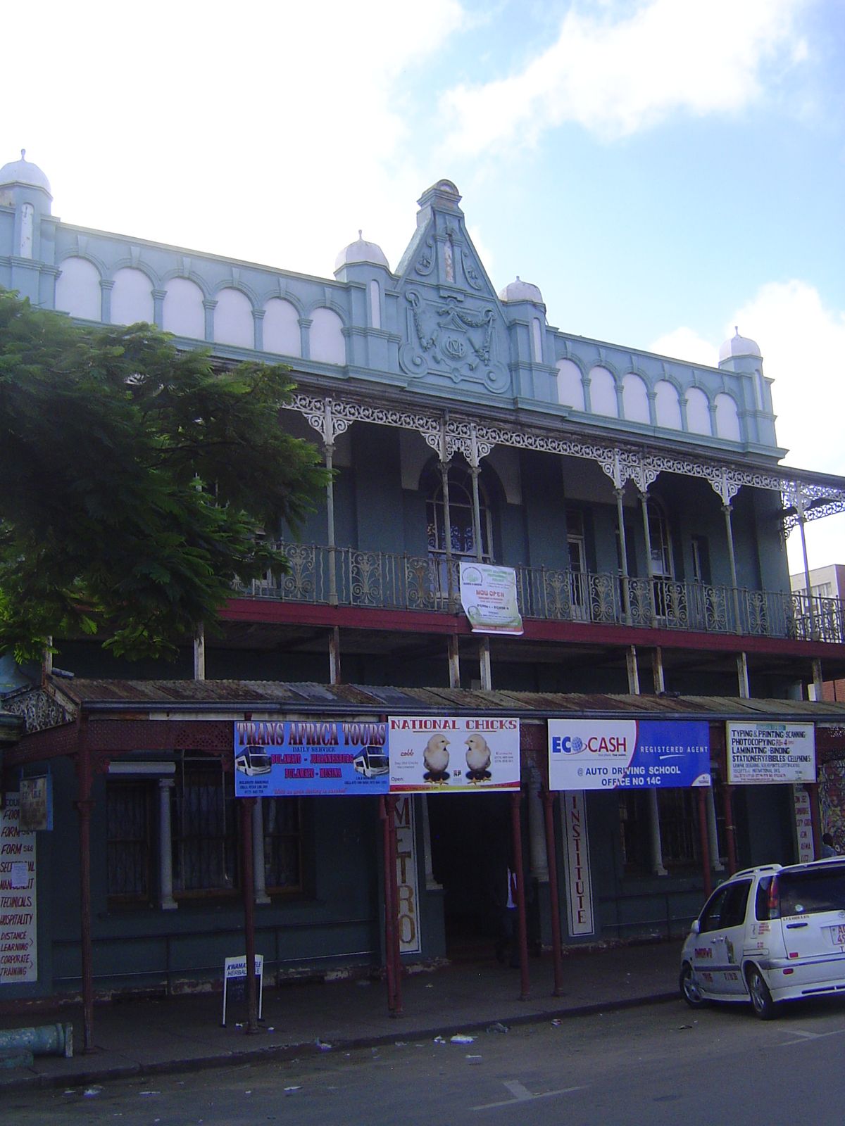 Other buildings of the time are not so well-maintained.