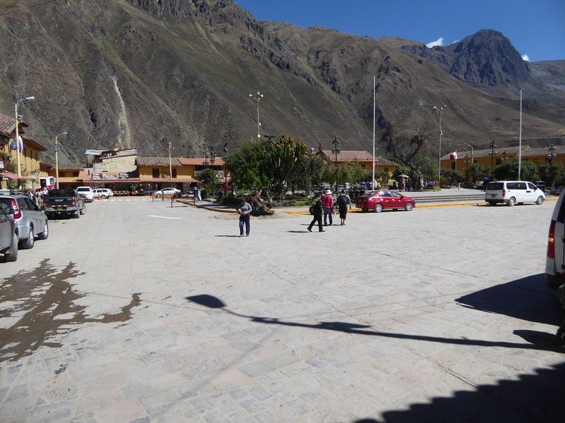 Here's the central square at Ollantaytambo. Not much to see but wait a minute.

Before we snoop, here's old Squier writing about his experie