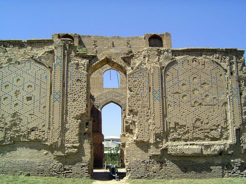 A surviving wall with banai patterning.