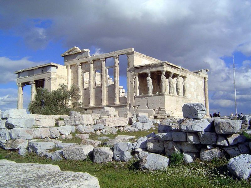 The building's central temple-like structure, 38 by 75 feet, is conventional at first glimpse but actually very unusual, because the two end
