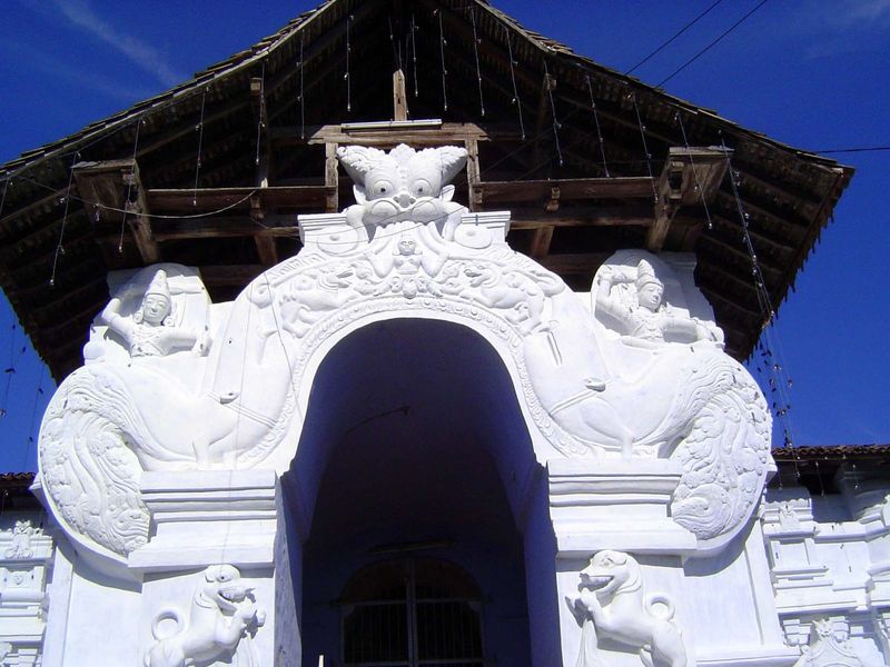 Detail of the torana, with the makara up top disgorging life in its profusion.