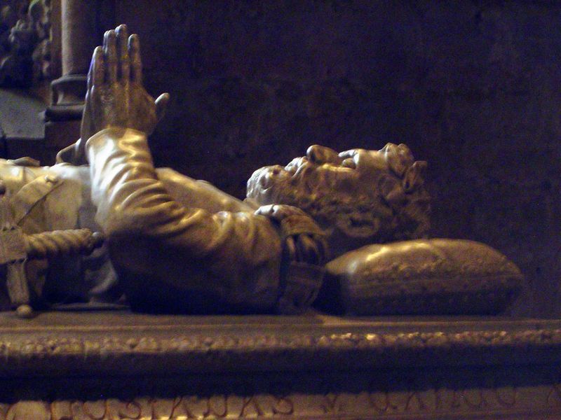 Facing him, the tomb of Luís de Camões, similarly by Tio, 1894. Suffering in his lifetime, Camões rests in grandeur.