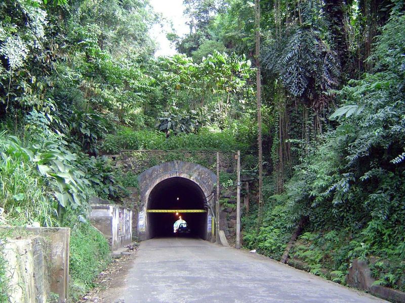 A bit of a mystery: the Haloluwa Tunnel under Bahirawakanda, the ridge overlooking Kandy from the northwest. Why was the tunnel built? On ei