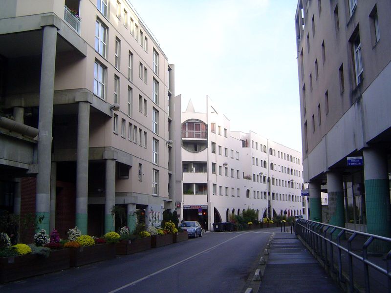 A block away, we're on Rue Jean Jaurès. That may not ring a bell right away. Suppose I say that a block to the north is Rue Auguste Blanqui.