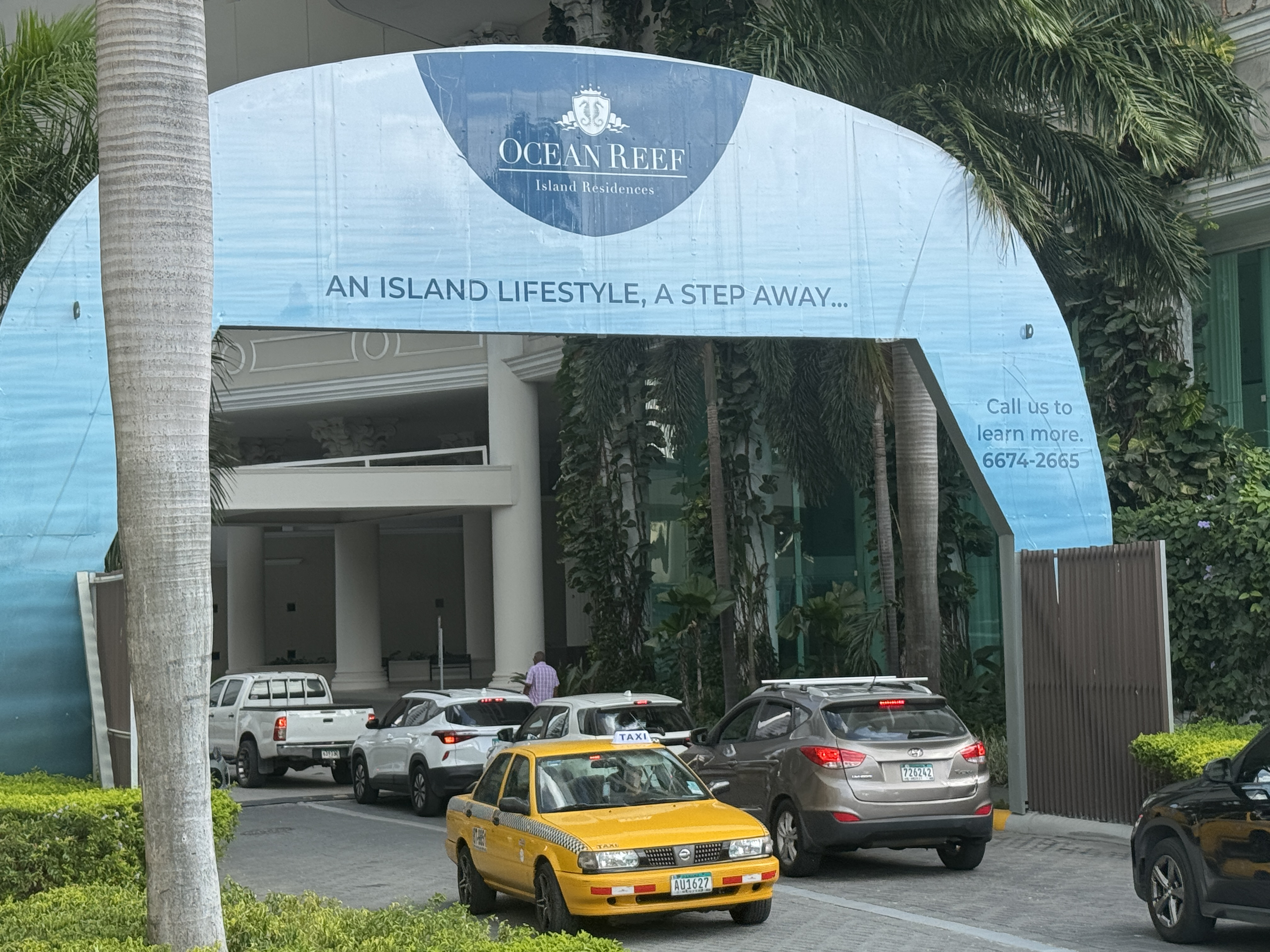 Some traffic heads to and from an artificial island that promises relaxation.