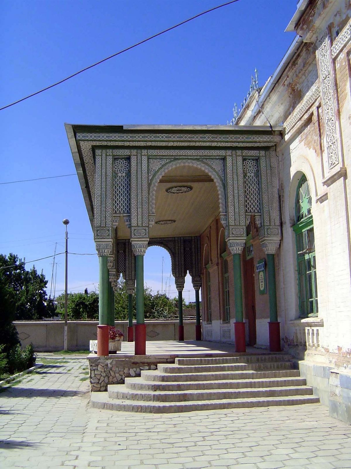 Here's the emir's entrance.