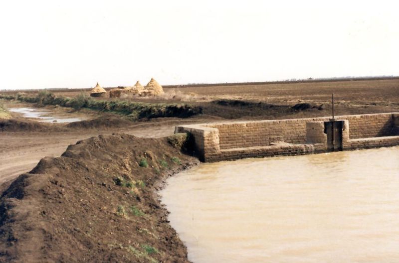 One of the system's many night-storage weirs, behind which water accumulated during the night, only to be let out onto the fields the next d