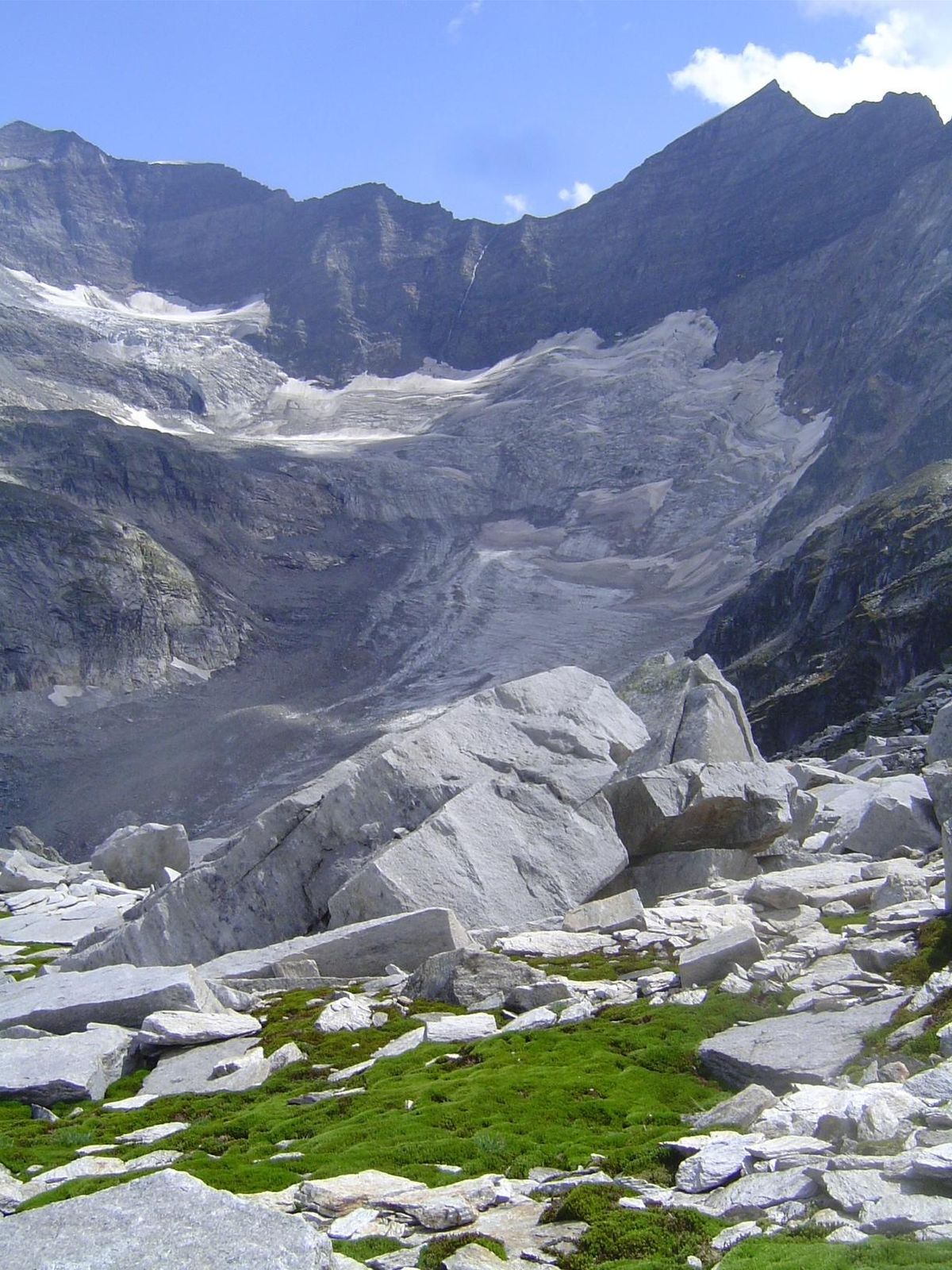 Another view, with freshly shattered rock and moss.