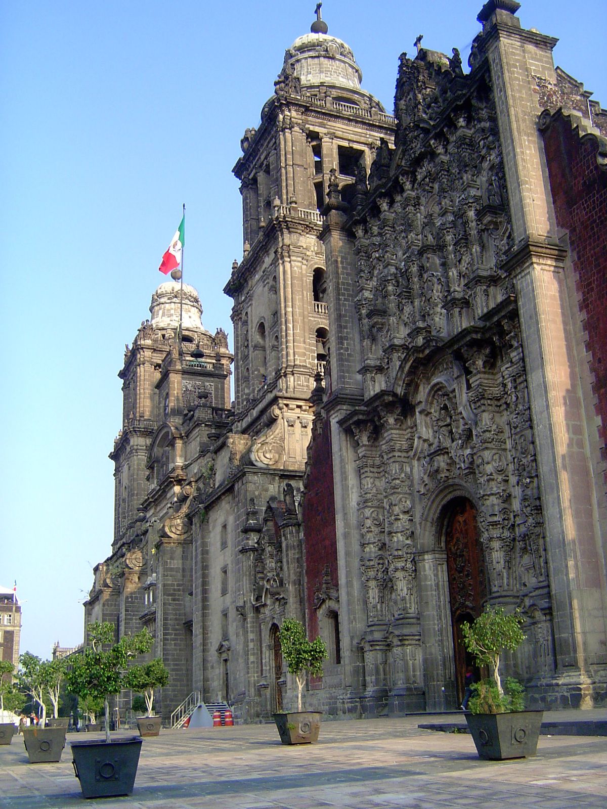 Adjoining the cathedral is the architecturally dissimilar tabernacle or Sagrario, completed in 1769 to store the archbishop's papers and rob