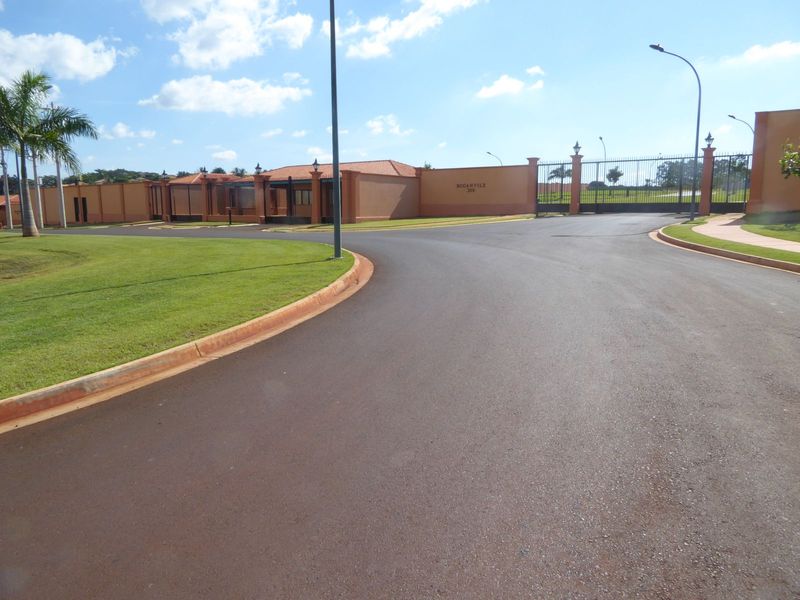 Here's their latest subdivision, but there were as yet no houses beyond the gate.