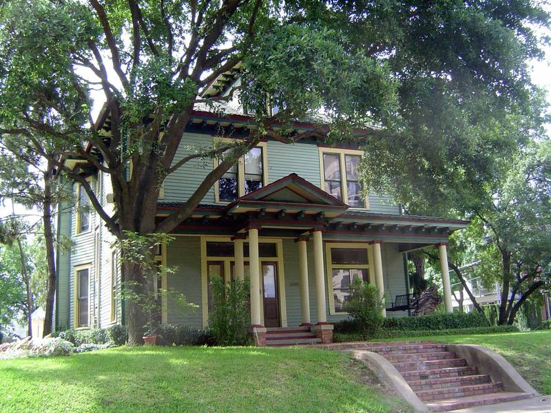 This house, like the previous one, is in the neighborhood called State-Thomas, which at least until the 1940s was a Black neighborhood in a 