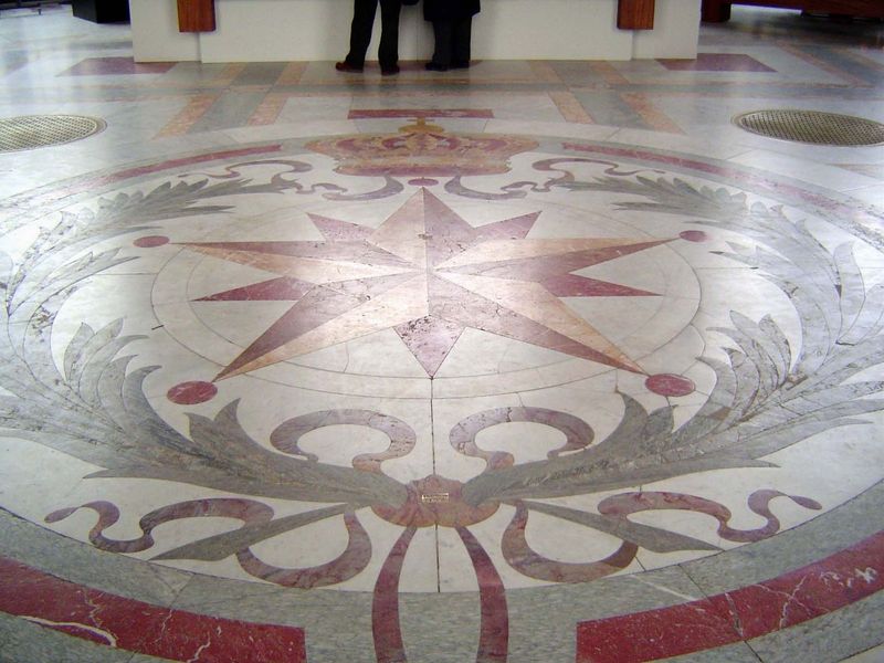 On the rotunda floor are the star and crown that formed the emblem of the Congo Free State.
