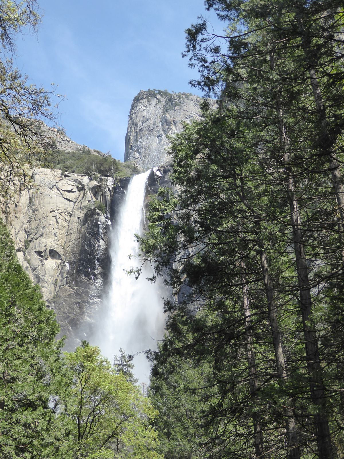 Bridalveil is this full only briefly and then only after winters with unusually heavy snowfalls. The winter of 2016-17 qualified.