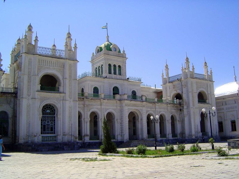 Between Bukhara and New Bukhara the Emir Abdul Ahad in 1895 built a palace in anticipation of a royal visit that never happened. The archite