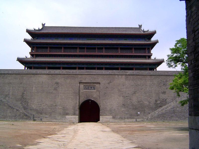 The main east gate. Traffic flows in the traditional pattern, which is to say through gates on either side of this protuberance or barbican 