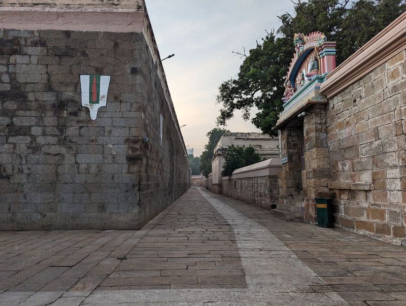 The walls-within-walls layout is especially frustrating if you have trouble walking barefoot. Anyway, that's another subsidiary temple off t