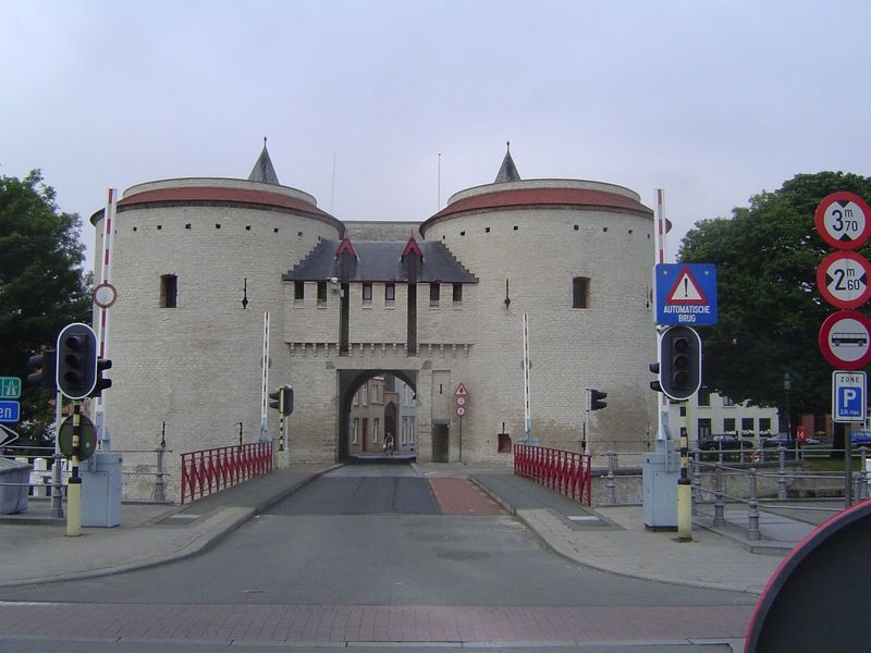 About 1850, the city's walls were demolished, but several gates survive, thanks to Weale. This is the Holy Cross Gate Kruispoort, built abou